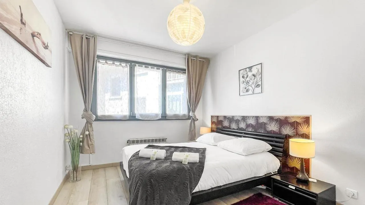 Homey Boheme - Proche Gare/Proche Centre/Wifi Annemasse Apartment